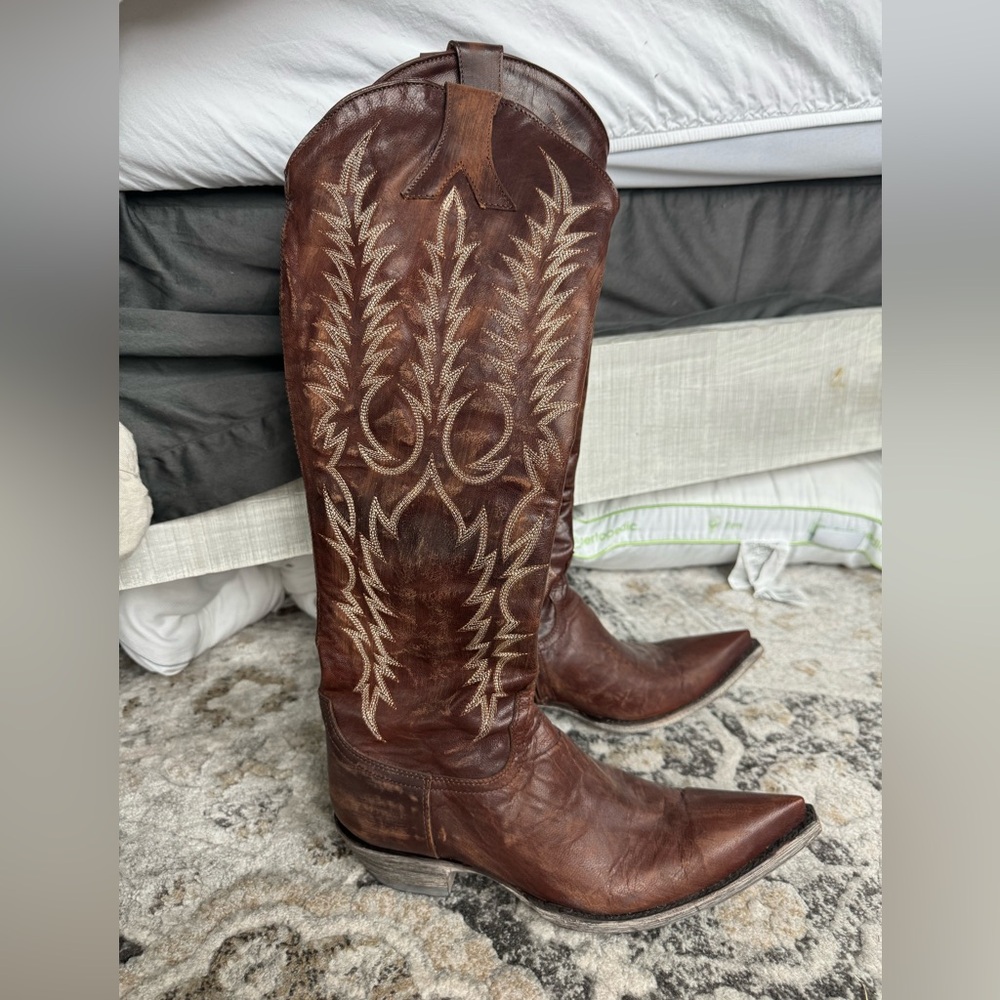 Never worn. Tall Old Gringo cowboy boots